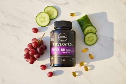 Resveratrol X60 frasco original con ingredientes naturales sobre mármol